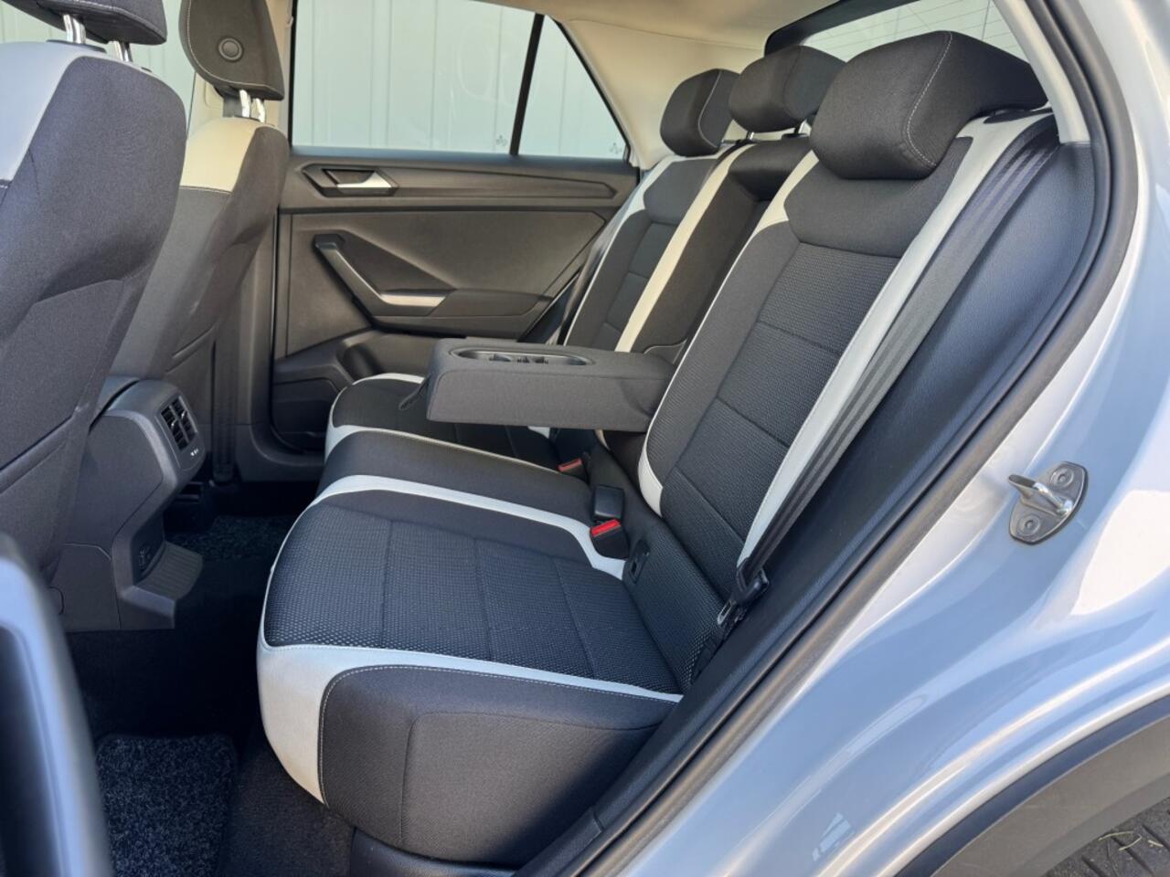 Volkswagen T-Roc 1.5 TSI SPORT DSG 150pk ACC Trekhaak Navi Virtual cockpit Carp