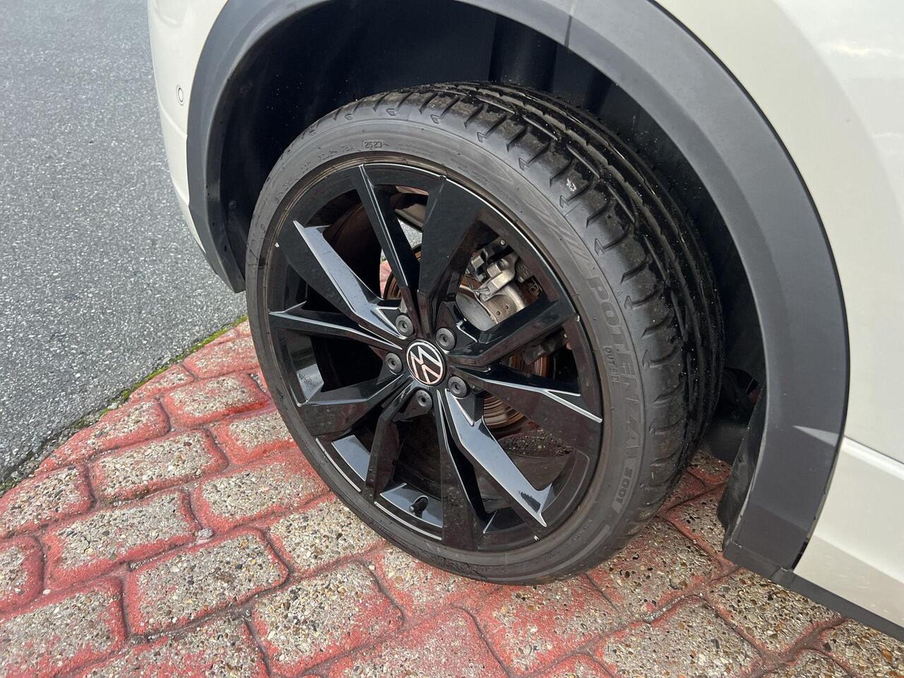 Volkswagen T-Roc 1.5 TSI R-Line Business | Pano | Vol! | | 150Pk | Automaat |