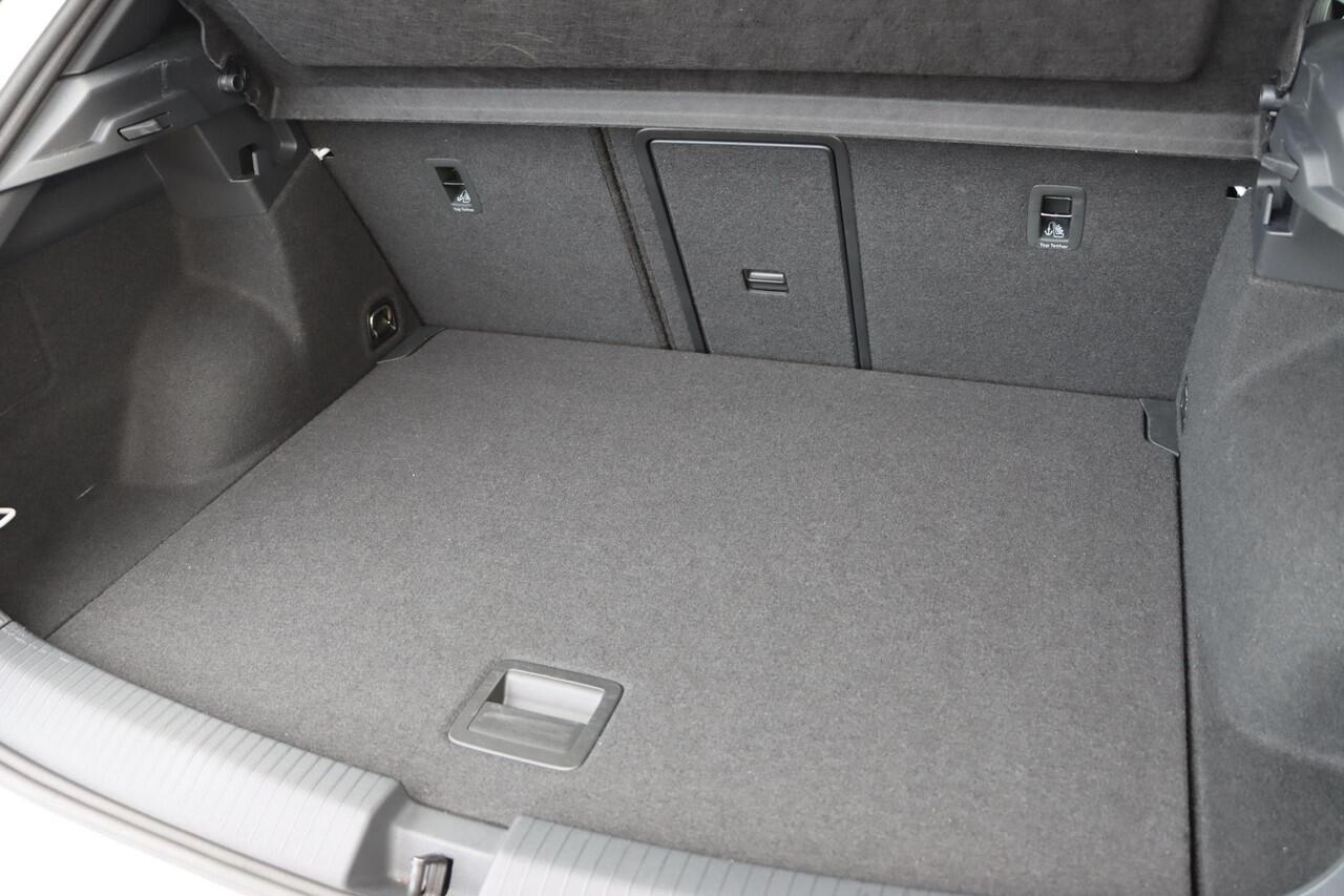 Volkswagen T-Roc 2.0 TSI DSG 4Motion R-Line 190pk DSG7 | Pano | LED IQ |