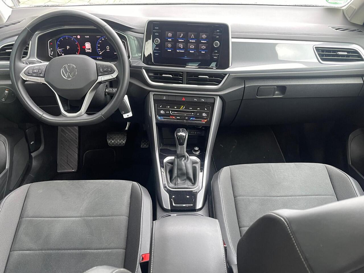 Volkswagen T-Roc 1.5 TSI 150PK DSG Style / Digital Cockpit Pro / Park Assist / App-Connect / 17'' LMV / VW