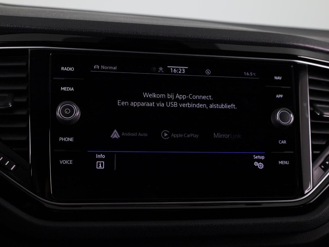 Volkswagen T-Roc 1.5 TSI Sport 150 PK | Automaat (DSG) | Black style | Camera | Digitaal dashboard | 18 Inch