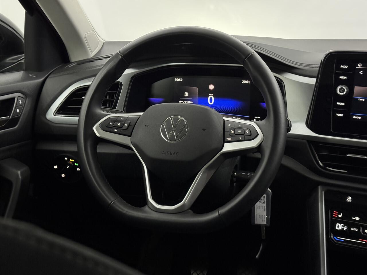 Volkswagen T-Roc 1.0 TSI Life Clima, Apple carplay, Parkeersensoren, Virtual desk, Winterpakket, Cruise control