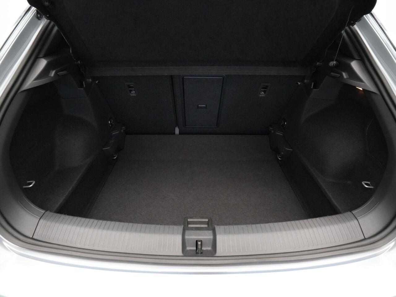 Volkswagen T-Roc 1.5 TSI 150pk DSG R-Line Navi via App Clima Pdc Lm Velgen