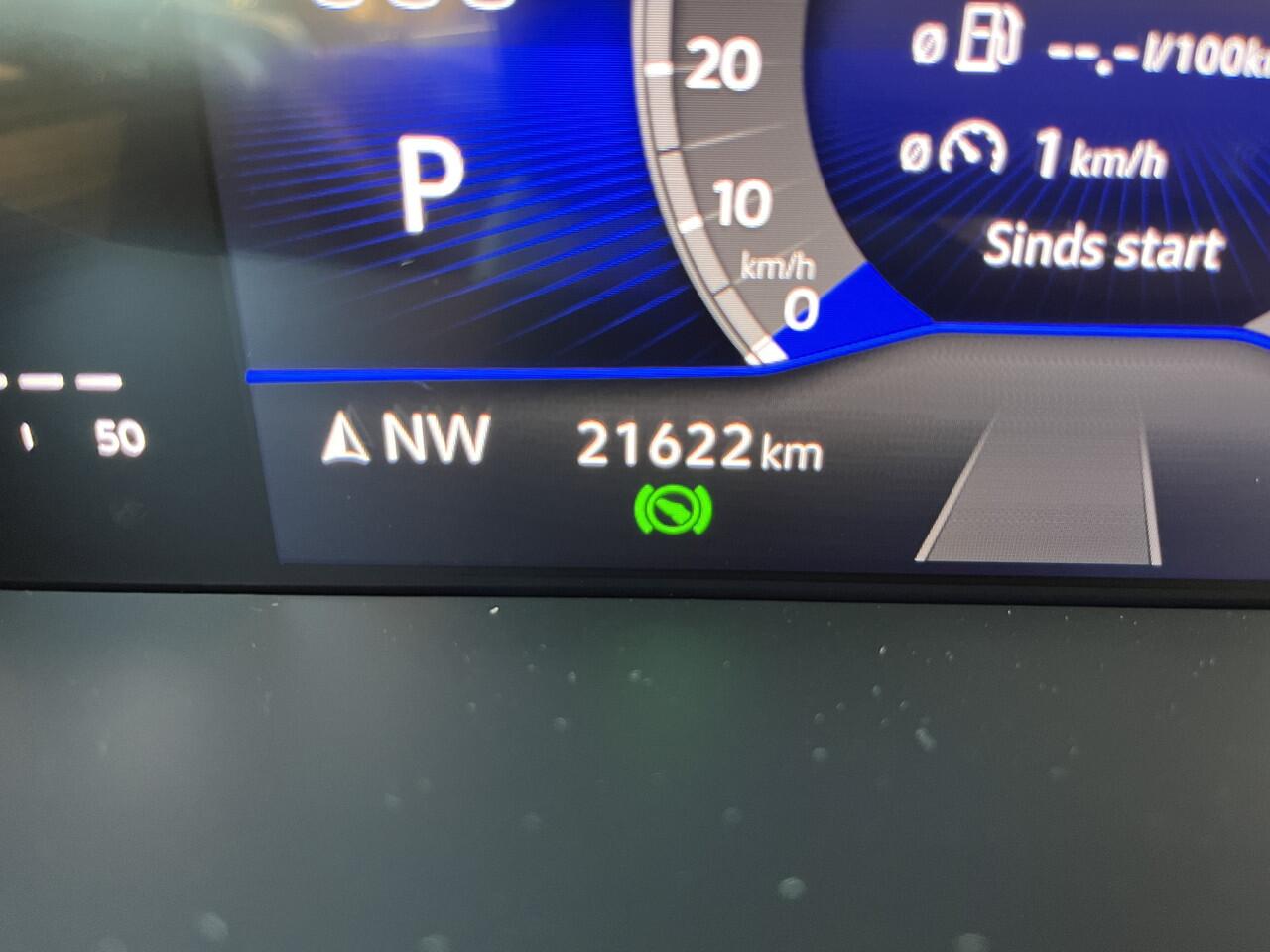 Volkswagen T-Roc 1.5 TSI R-Line / AUTOMAAT/ FABRIEKSGARANTIE T/M 2-2027/ TREKHAAK AFNEEMBAAR/ ALCANTARA/ ADAPT. CRUISE/ APP-CONNECT/ NAVI/ MATRIX/ RIJ-MODI/ PARK. SENSOREN + CAMERA/ STOEL VERWARM.