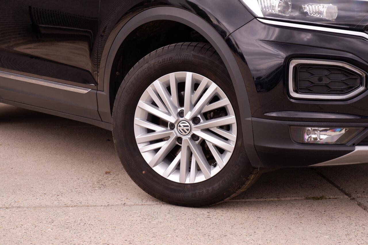 Volkswagen T-Roc 1.5 TSI Sport | LED | Trekhaak | Carplay | Virtual Cockpit | Camera | PDC