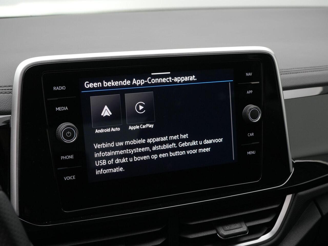 Volkswagen T-Roc 1.5 TSI 150 pk DSG R-Line | Achteruitrijcamera | Sportonderstel | Trekhaak | Adaptive Cruise | Park Assist | ErgoActive bestuurdersstoel