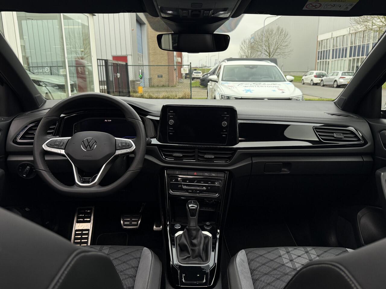 Volkswagen T-Roc 1.5 TSI R-Line Edition Panorama | ACC | Stuur/stoelverwarming