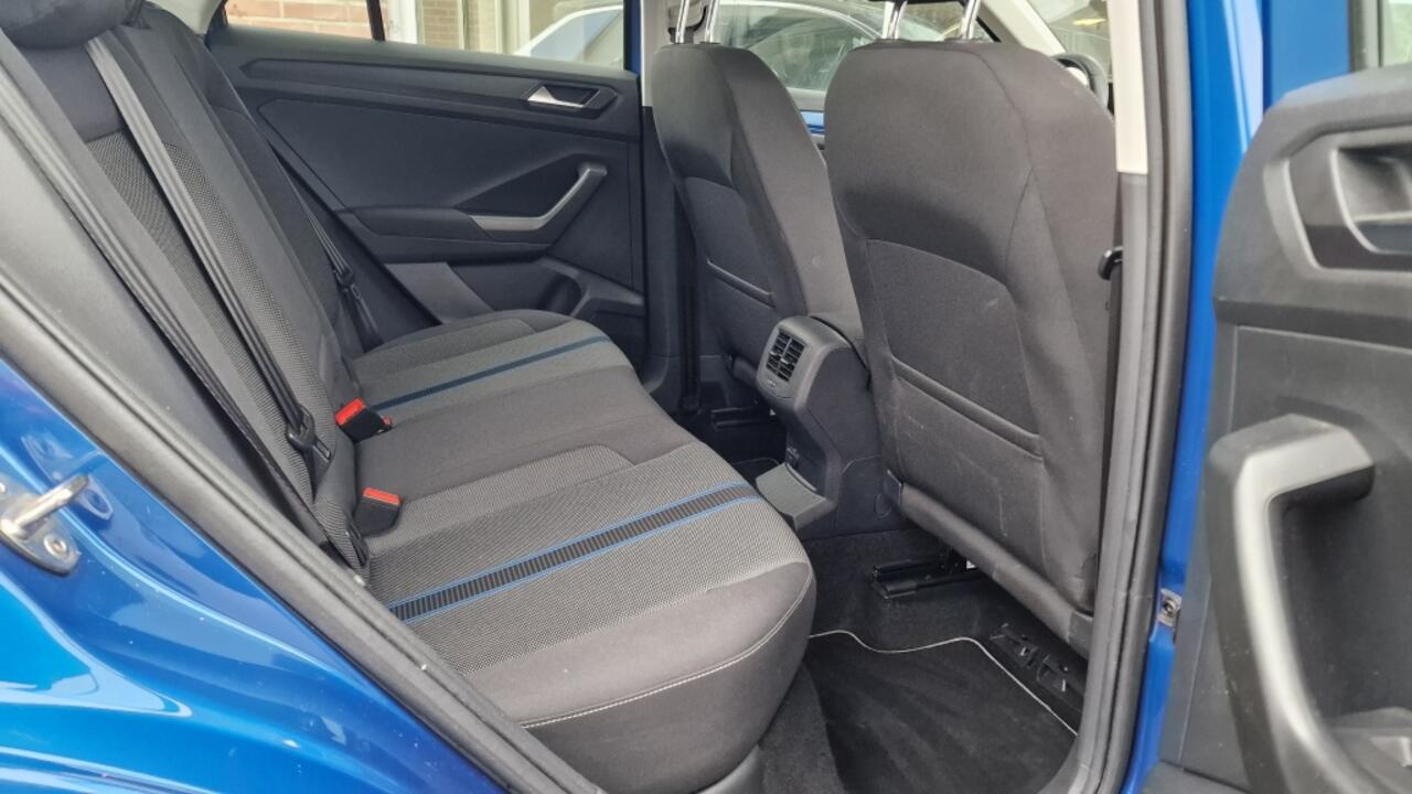 Volkswagen T-Roc 1.0 TSI Style, Beats, Stoelverwarming, NL Auto!