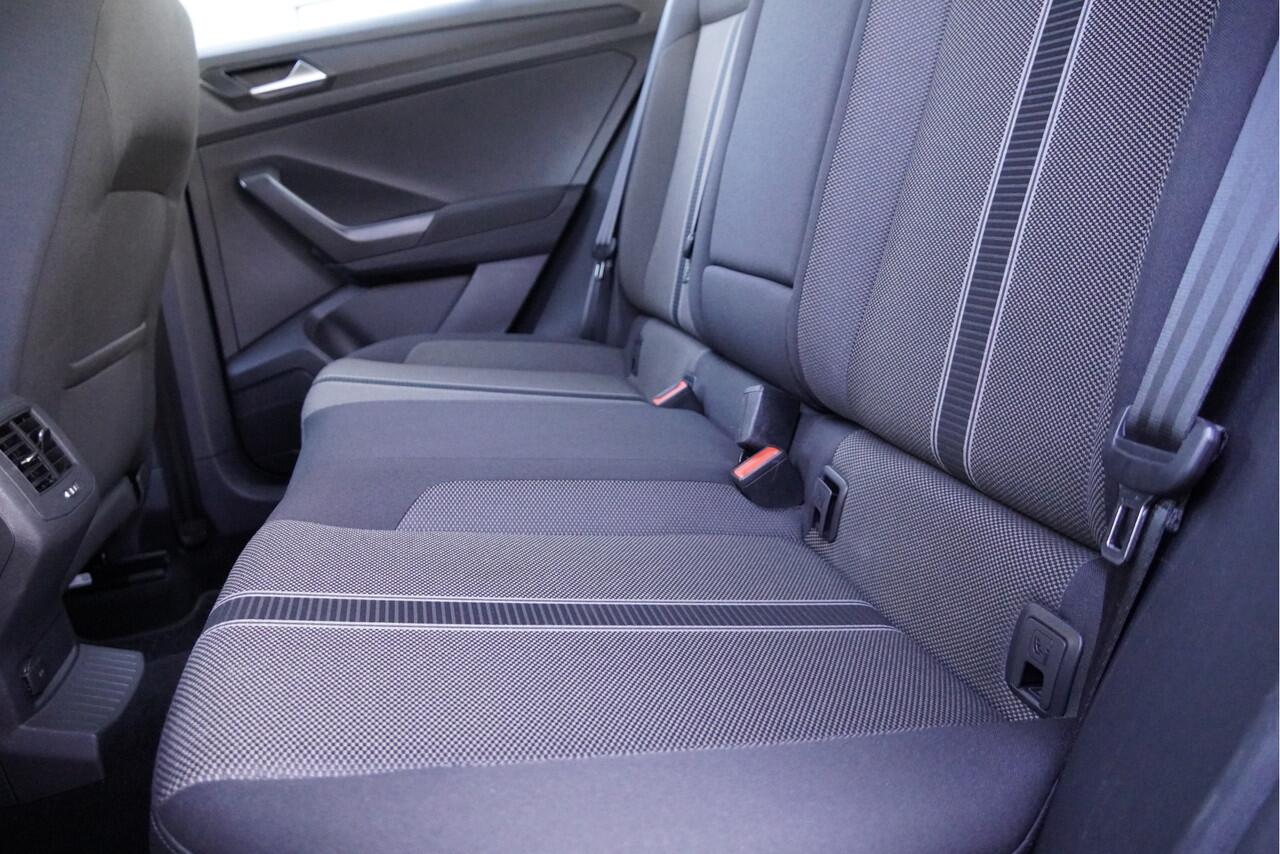 Volkswagen T-Roc 1.5 TSI 150PK! Automaat Style Business BJ2020 Lmv 17" | Led V+A | Navi | Pdc | Elek. achterklep | Achteruitrijcamera | App-Connect | Virtual cockpit | Climate control | Cruise control | Getint glas