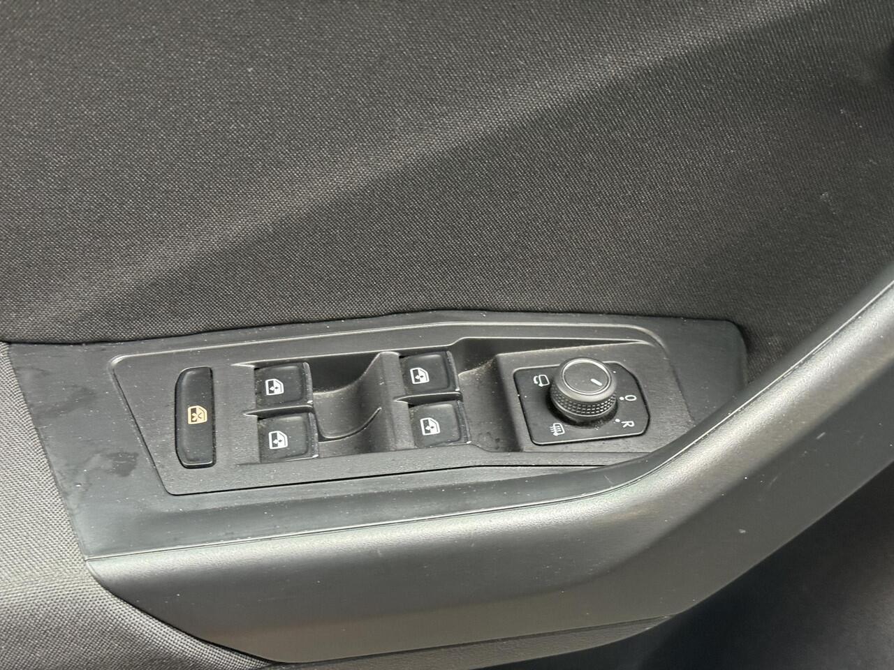 Volkswagen T-Roc 1.5 TSI Sport,Navi,Carpl,Trekh,Cam,Cruise,Led