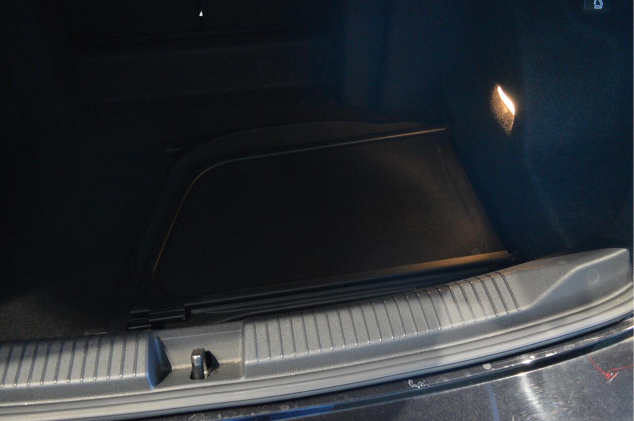 Volkswagen T-Roc Cabrio 1.5 TSI 3X R-LINE Black Style Beats camera trekhaak 19 inch !!