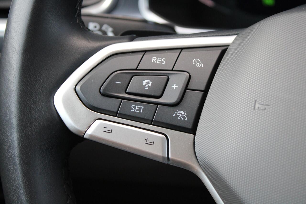 Volkswagen T-Roc 1.5 TSI Style 150pk - Ergostoel - LED - Navi - Camera - Stoelverwarming - Trekhaak - Rijklaar