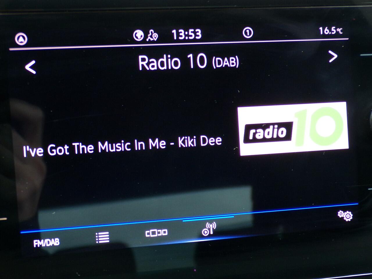 Volkswagen T-Roc 1.0 TSI R-Line, Carplay + Android Auto / Sensoren + Camera / Adaptive Cruise / Full LED. / Climate Control / 17'' LMV