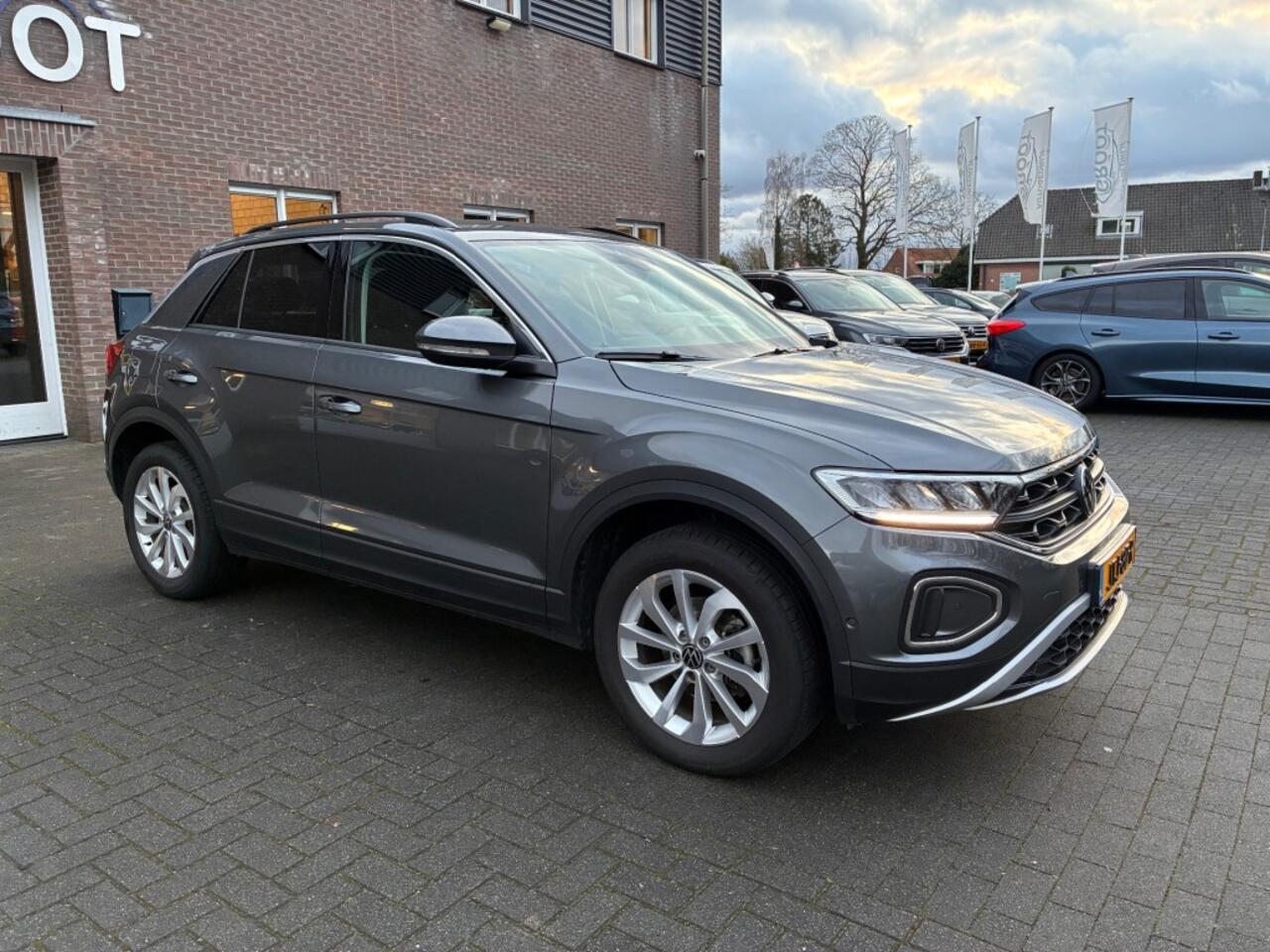 Volkswagen T-Roc 1.5 TSI 150PK AUTOMAAT! VIRTUAL DASH/KEYLESS/ADAP.CRUISE