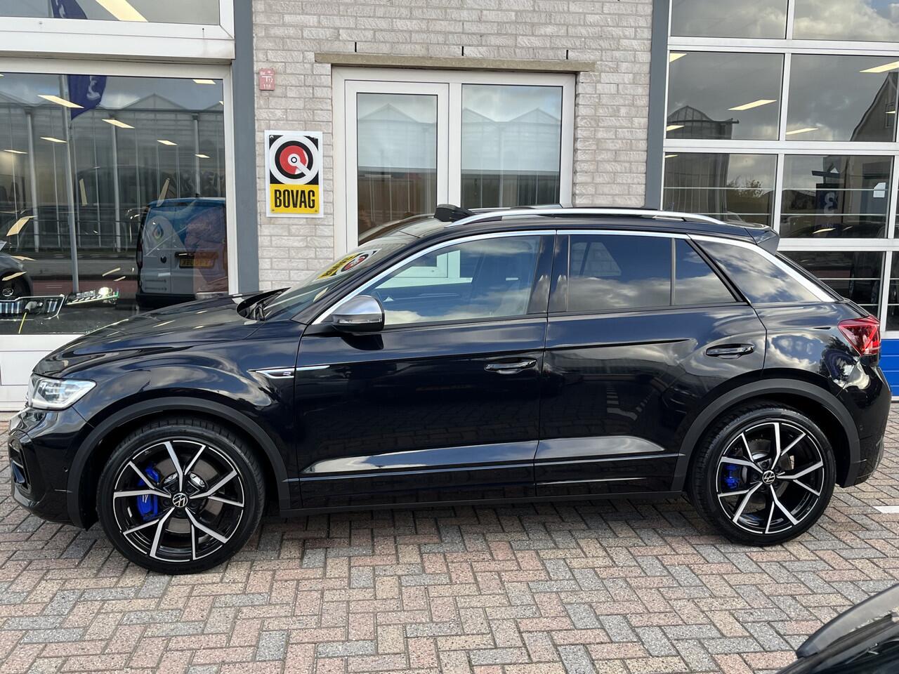 Volkswagen T-Roc 2.0 TSI 4Motion R / AUTOMAAT/ 300 PK/ AKRAPOVIC/ PANO/ CAMERA/ TREKHAAK/ PARK. SENSOREN/ DCC/ IQ. LIGHT/ STOEL-STUURVERWARM./ KEYLESS/ ADAPT. CRUISE/ APP CONNECT/ NAVI/ CLIMA/ DAB/ 19" LMV