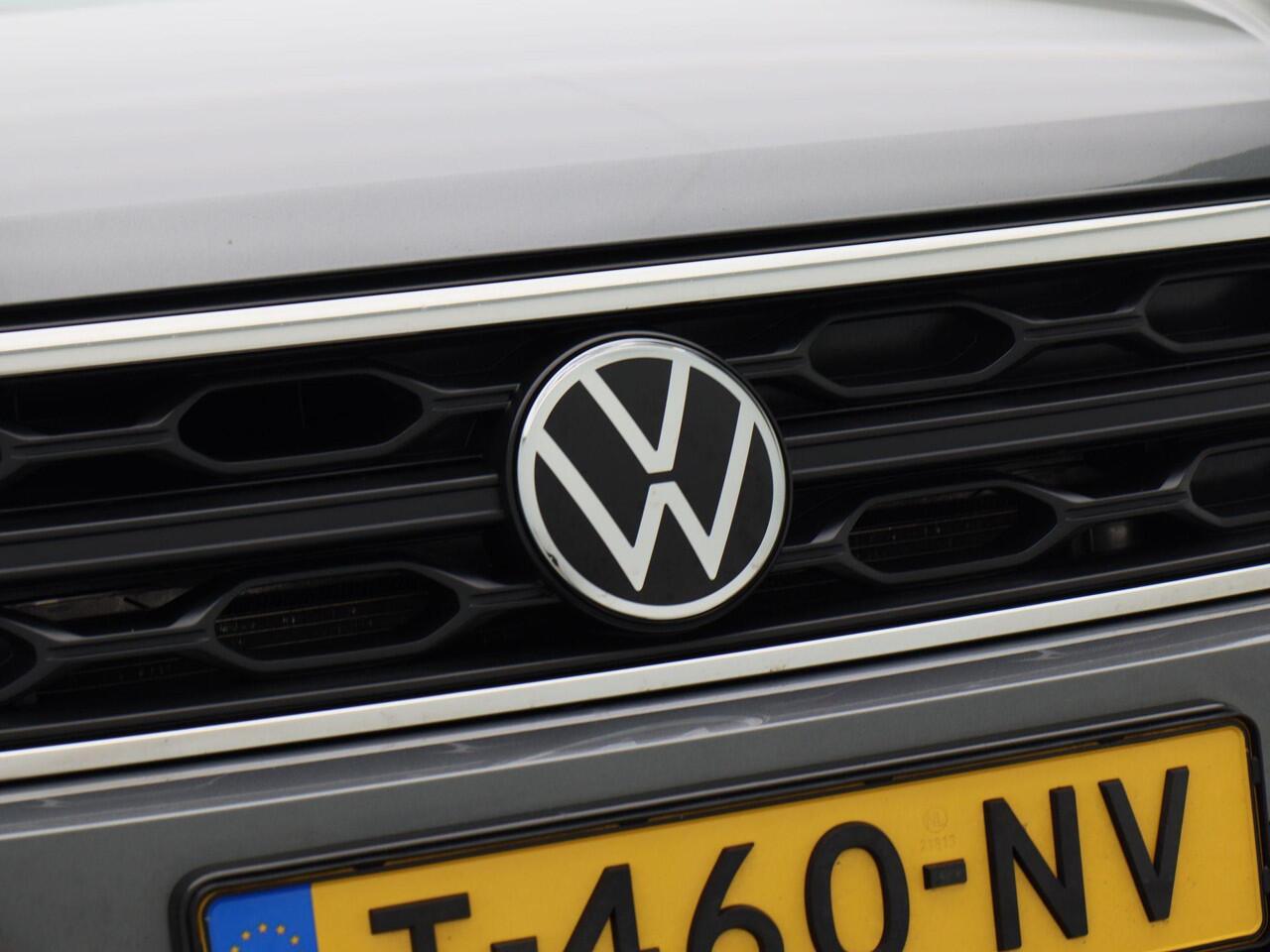 Volkswagen T-Roc 1.5 TSi Life 150 Pk Automaat | Adaptive Cruise | Carplay | Camera | Parkeersensoren | Privacy Glass | LED | 16 Inch | 62.094 Km