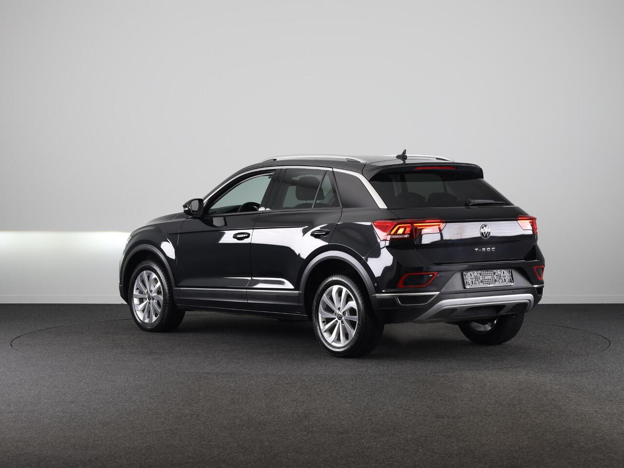 Volkswagen T-Roc 1.5 TSI Style 150 PK DSG | Private lease vanaf ¤ 609,- pm | Trekhaak afneembaar | Navigatie | Stoel verwarming en massage | Leer/Alcantara |