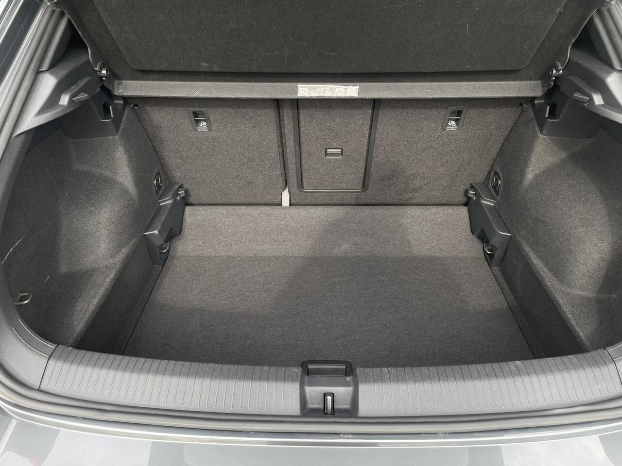 Volkswagen T-Roc 1.5 TSI Sport LED | Trekhaak | Carplay | Camera | Virtual Cockpit | PDC