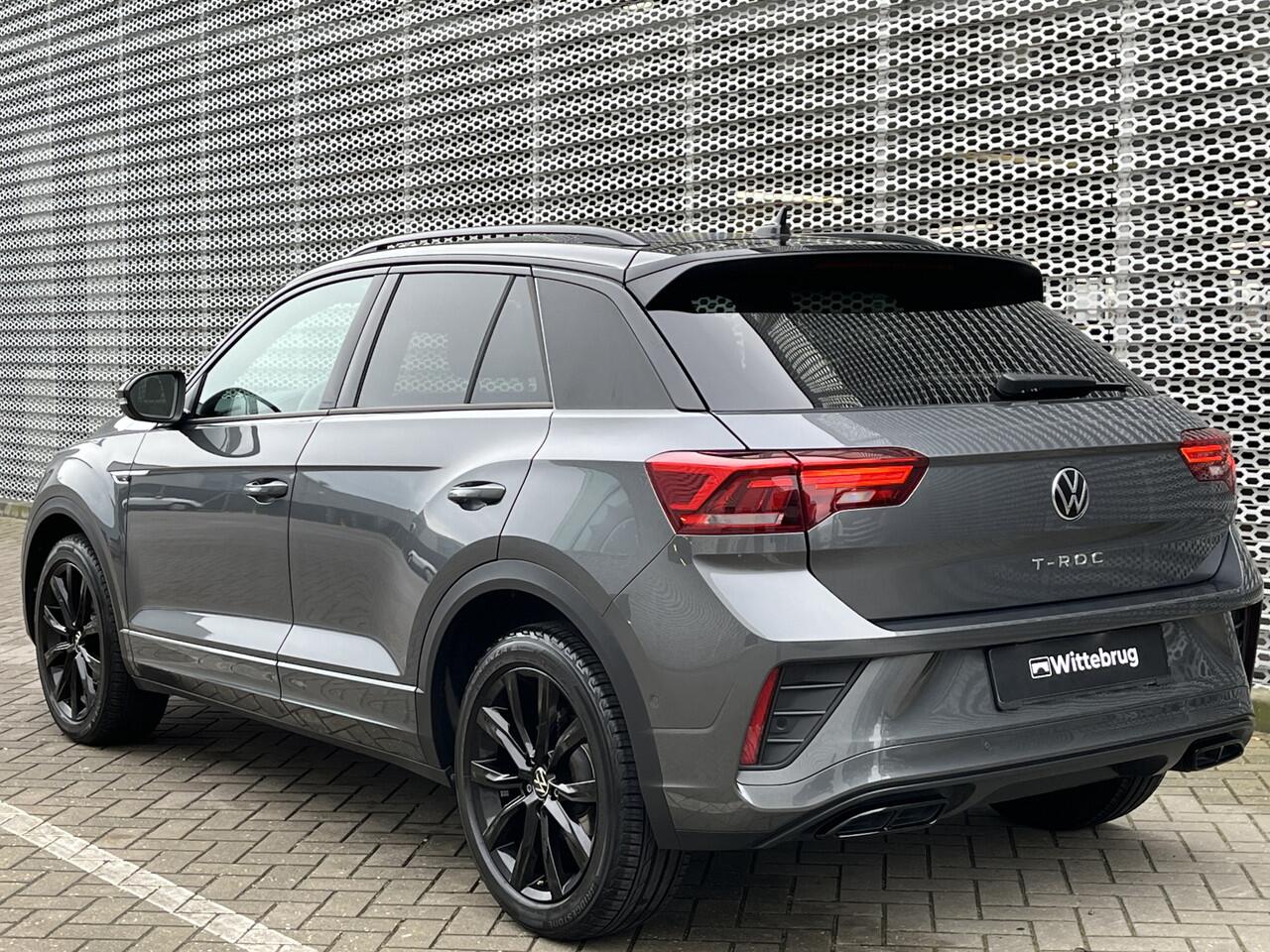 Volkswagen T-Roc 1.5 TSI 150 PK R-Line / Digital Cockpit Pro / Elektrisch Achterklep / Black Style / IQ Light / Achteruitrijcamera / 18''LMV **