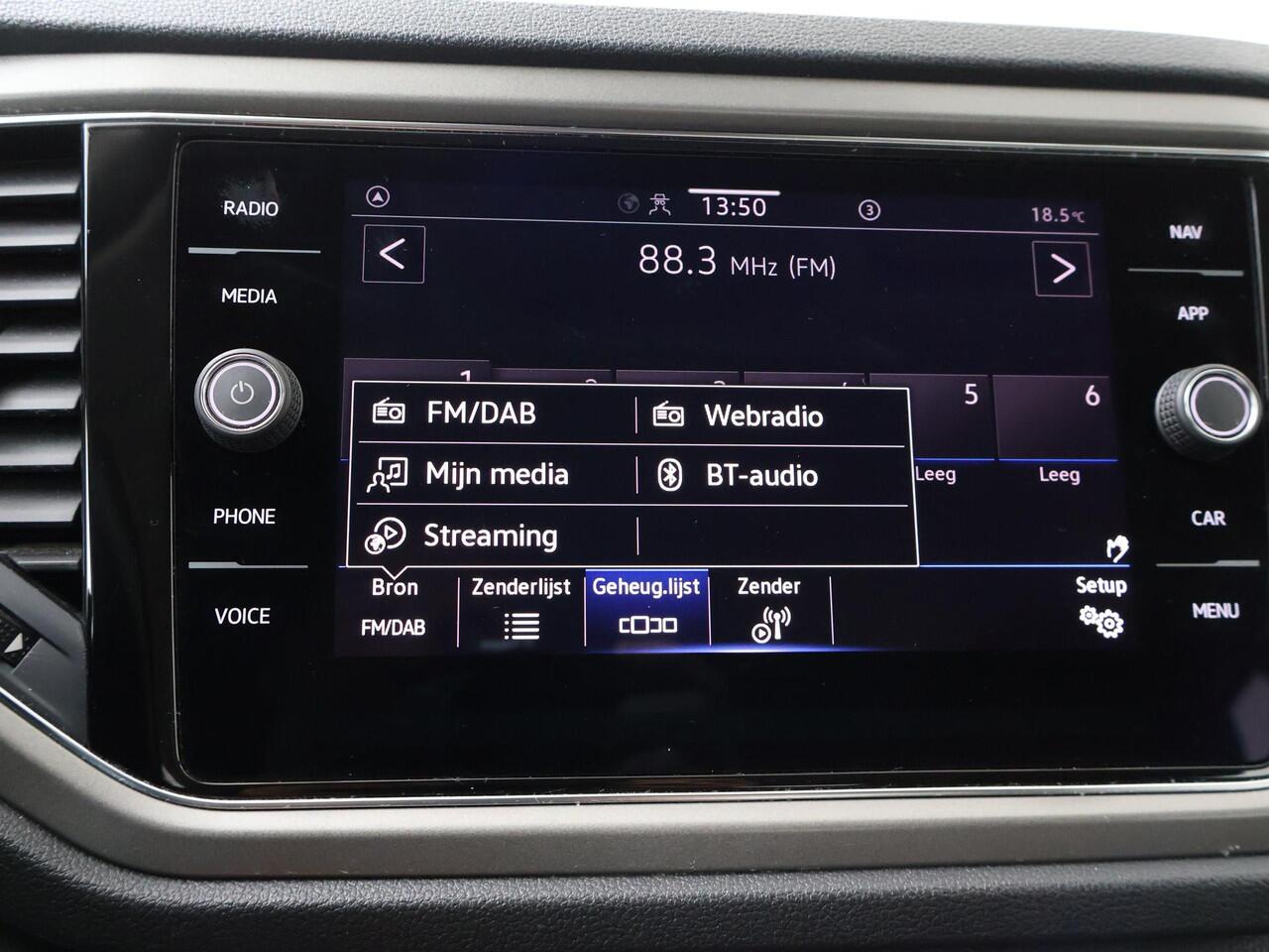 Volkswagen T-Roc 1.5 TSI Style Business | 150 PK | Automaat | Navigatie | Trekhaak | Parkeersensoren