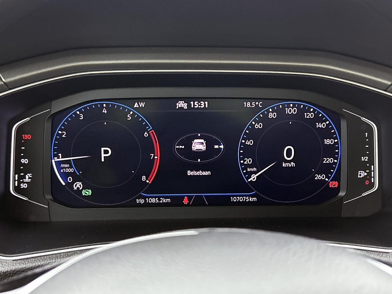 Volkswagen T-Roc 1.5 TSI Style Business | Digitaal Display | Trekhaak | Camera | Stoelverwarming | Nederlandse Auto | NAP |