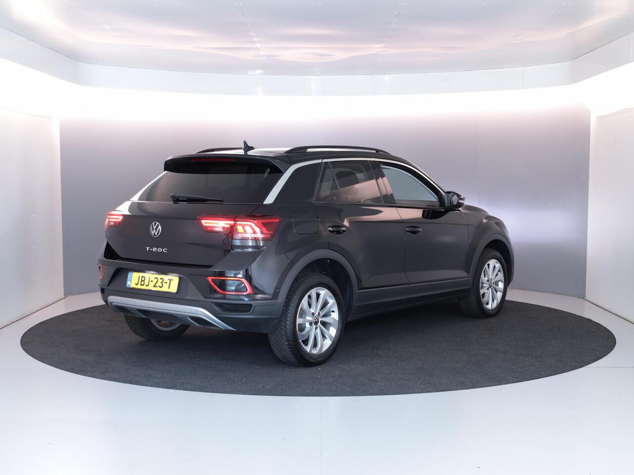 Volkswagen T-Roc 1.5 TSI Life Edition 150 PK DSG |Private lease vanaf ¤598,-| Navigatie | Parkeercamera | Keyless entry |