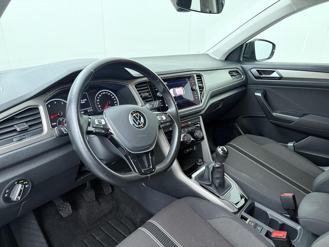 Volkswagen T-Roc 1.0 TSI Style | 110 PK | Adaptive cruise control | Parkeersensoren | Apple Carplay/Android Auto |