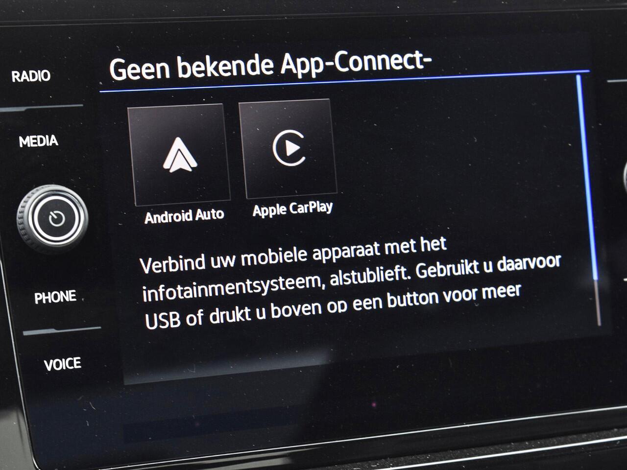 Volkswagen T-Roc 1.5 TSI 150pk DSG R-Line Business · Camera · Apple/Android Car Play · Navigatie · Stoelverwarming · 17'' Inch · Garantie t/m 20-06-2028 of 100.000km