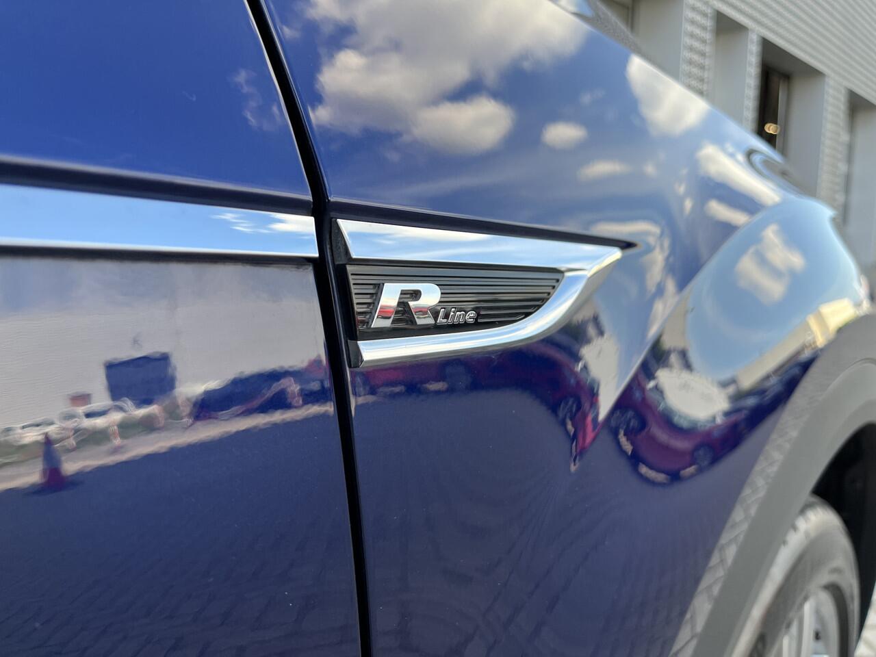 Volkswagen T-Roc 1.5 TSI 150pk DSG R-Line / Panoramadak / R-Line in. & ext. / Led / Digitaal dashboard / Camera / Parkeersensoren / Lichtmetaal 18 inch /