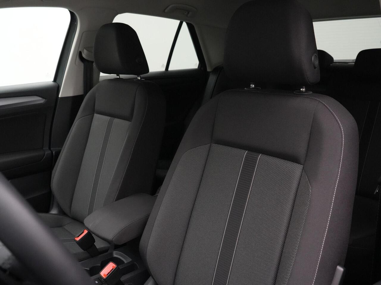 Volkswagen T-Roc 1.5 TSI 150 pk DSG Life Edition | Achteruitrijcamera | Navigatie | Adaptive Cruise