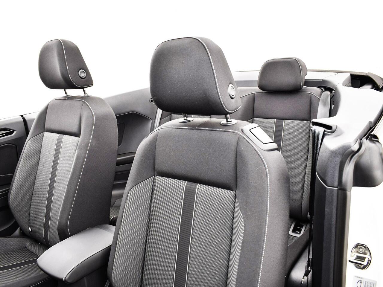 Volkswagen T-Roc Cabrio Style 1.0 115 pk Cabriolet 6 versn. Hand · Black style pakket · Comfort pakket · Multimedia pakket ·