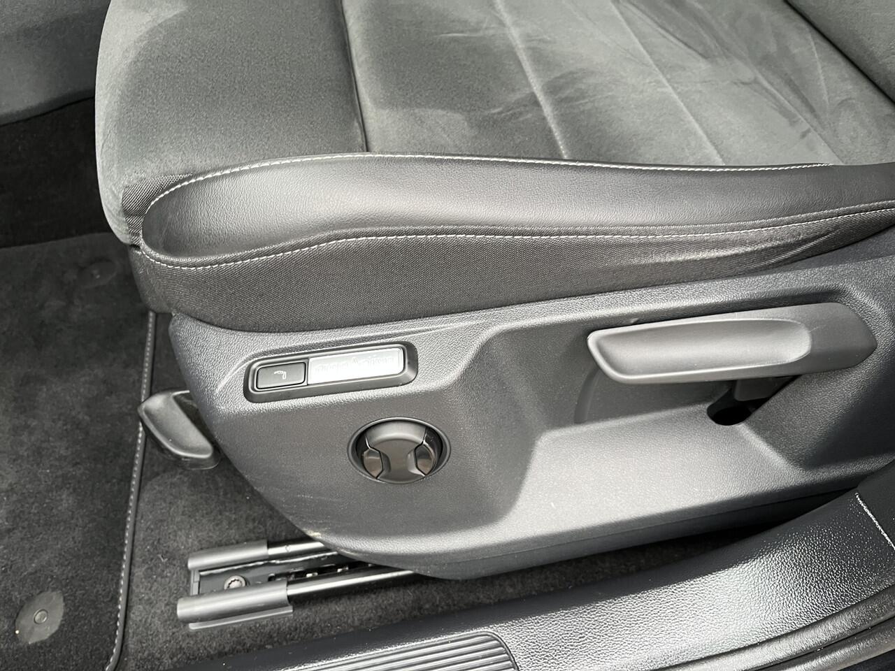 Volkswagen T-Roc 1.5 TSI R-Line / AUTOMAAT/ 2X R-LINE/ ADAPT. CRUISE/ LED/ CLIMA/ STOEL VERWARM./ APP-CONNECT/ RIJ-MODI/ PARK. SENSOREN + CAMERA/ NAVI/ 18" LMV