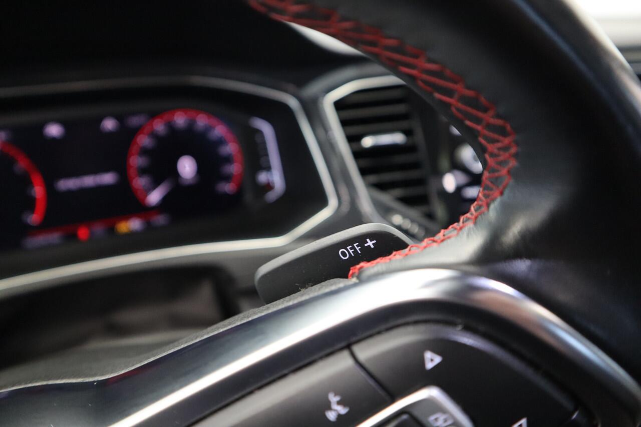 Volkswagen T-Roc 1.5 TSI Sport ACC PDC Navi Panoramadak Leder Automaat 150PK! 24 maanden garantie mogelijk (*vraag naar de voorwaarden)