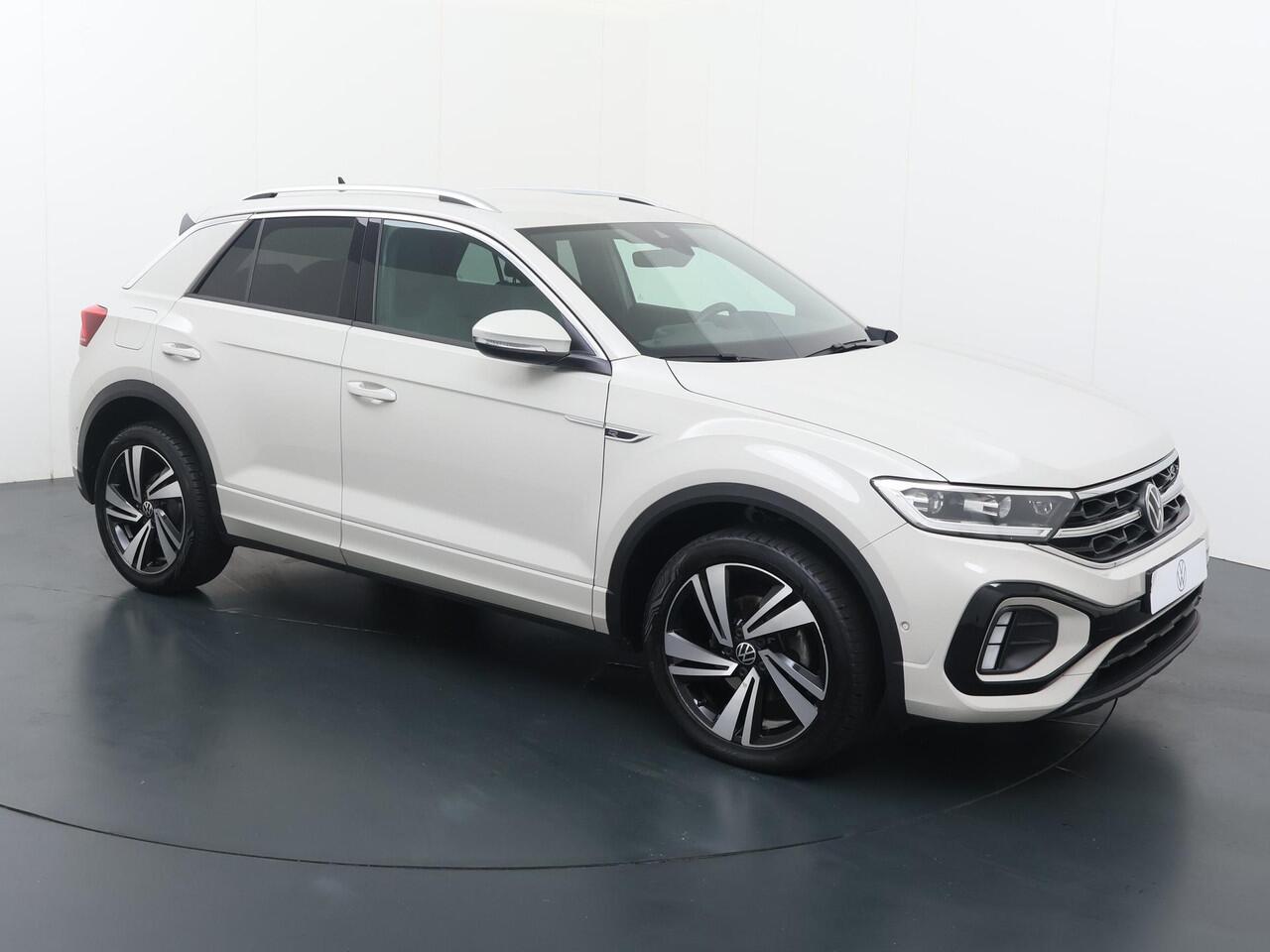 Volkswagen T-Roc 1.5 TSI R-Line Business+ | 150 PK | Automaat | Stoelverwarming | Adaptive Cruise Control | Achteruitrijcamera |