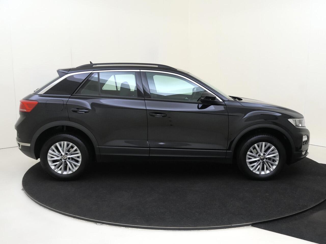 Volkswagen T-Roc 1.5 TSI Style | Trekhaak | Achteruitrijcamera | Parkeersensoren | Adaptieve cruise control | CarPlay | Navigatie | Draadloze telefoonlader |