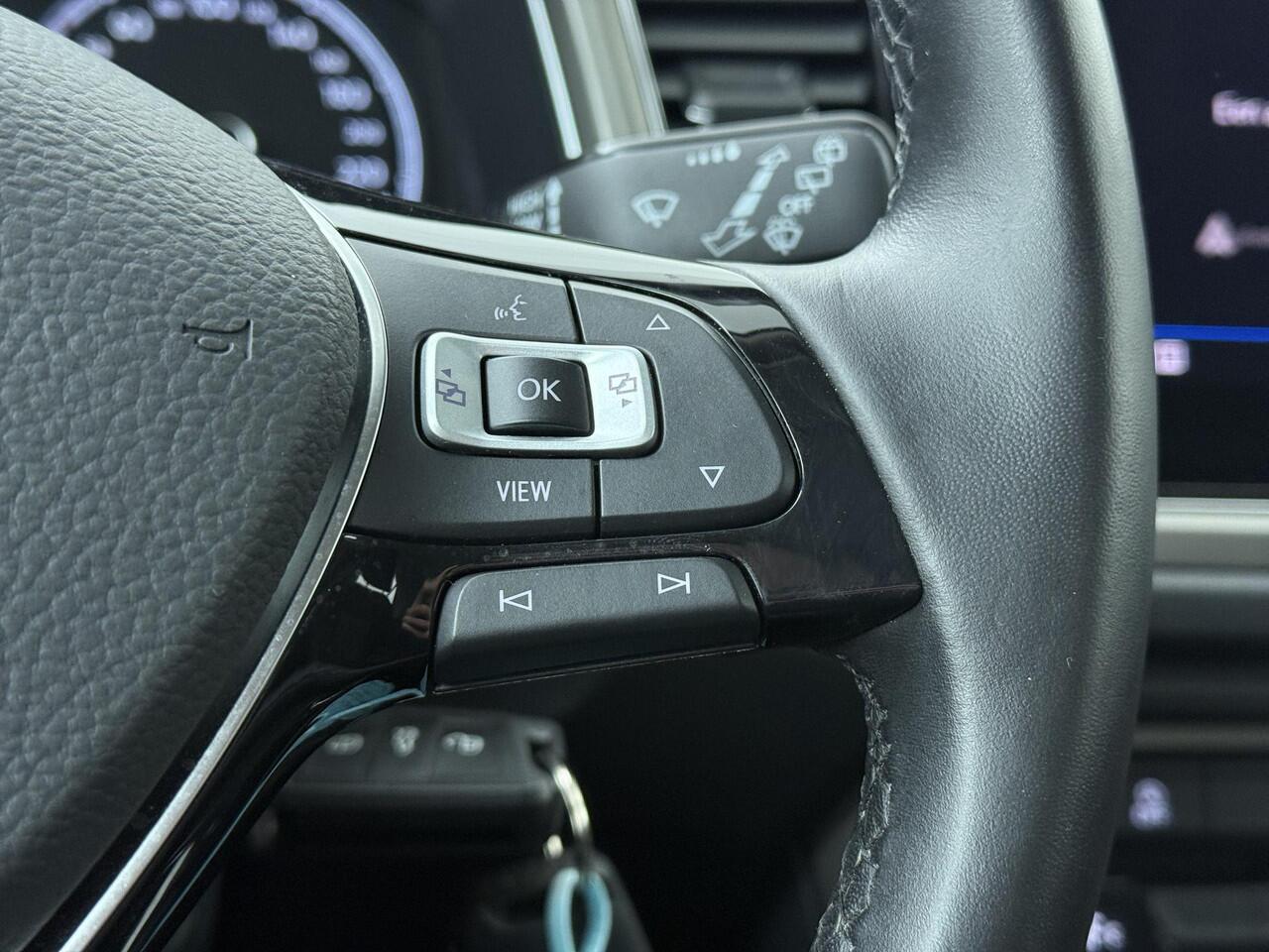 Volkswagen T-Roc 1.0 TSI Style | 110 PK | Climate control | Navigatiesysteem | Adaptive cruise control |