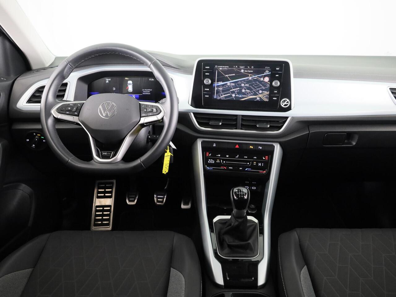 Volkswagen T-Roc 1.0 TSI Life Edition GOAL 115 PK | Private lease vanaf ¤ 519,- pm | Navigatie | automatische Airco | Parkeer assistent |