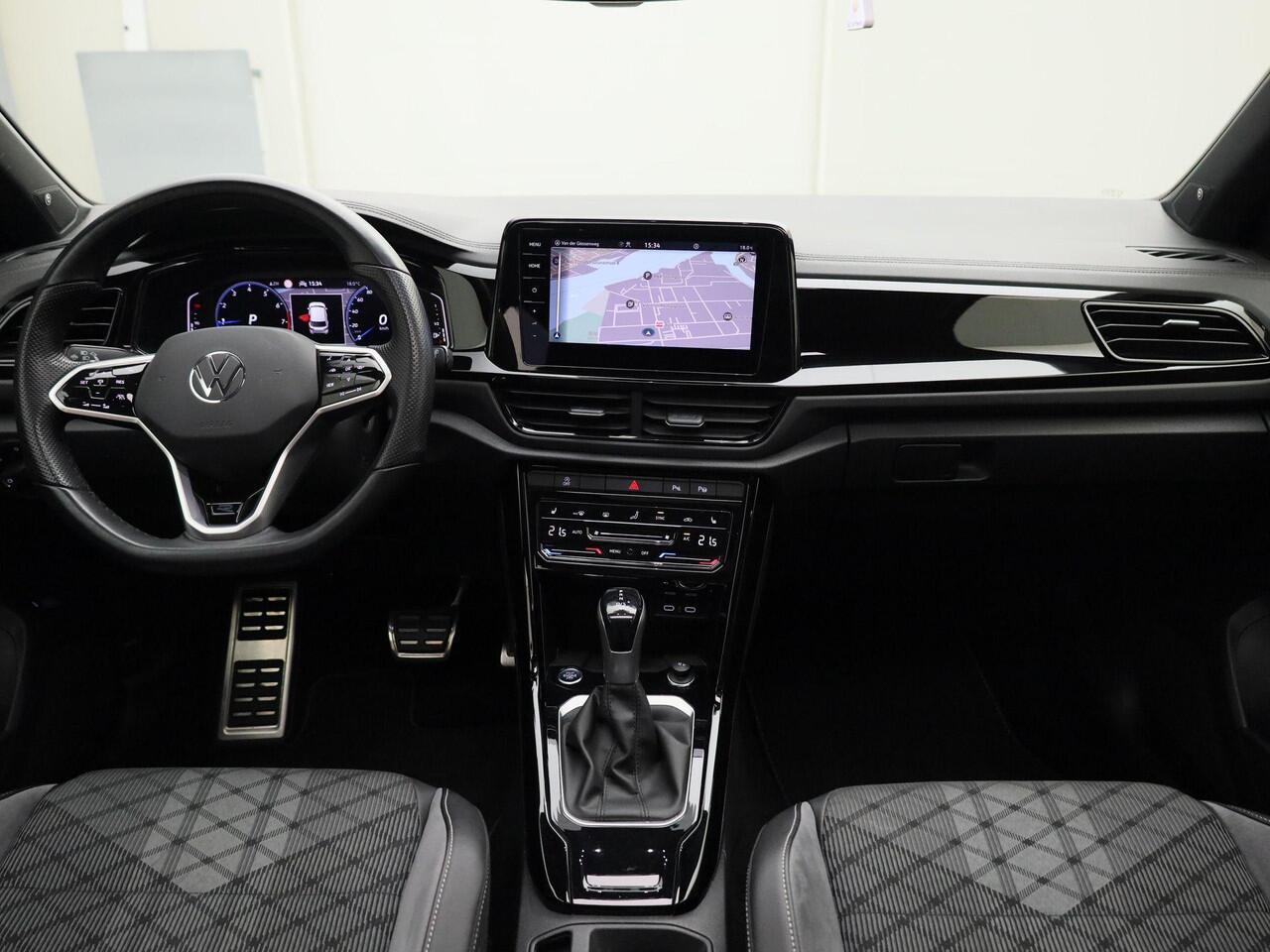 Volkswagen T-Roc 1.5TSI/150PK R-Line Blackstyle DSG · Panoramadak · Camera + Parkeersensoren · Keyless · Apple/Android Car Play · Garantie t/m 02-08-2027 of 100.000km
