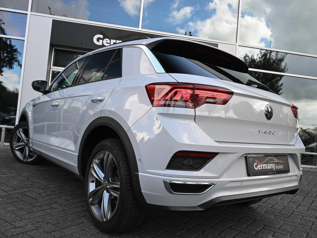 Volkswagen T-Roc 1.5TSI R-Line Pano Keyless ACC Dodehoek Zetels Trekhaak