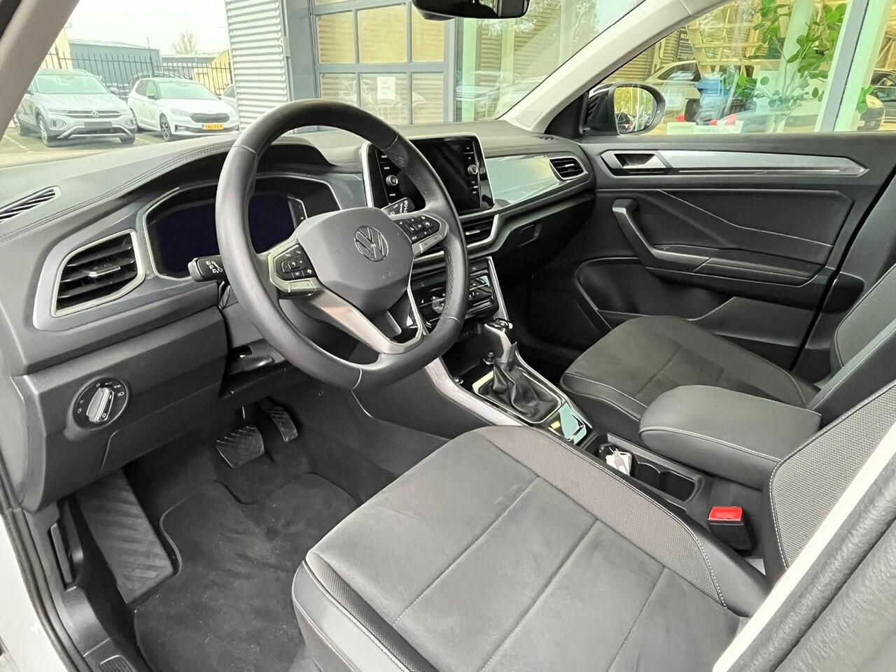 Volkswagen T-Roc 1.5 TSI 150 PK DSG Style / Virtual cockpit pro / Panoramadak / 17'' LMV /