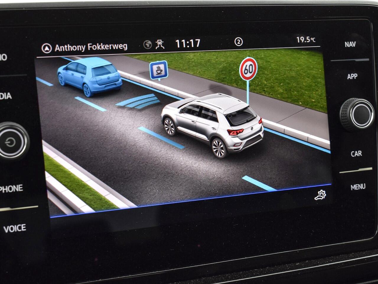 Volkswagen T-Roc 1.5 TSI 150pk DSG R-Line Business · Camera · Apple/Android Car Play · Navi · P-Sensoren · ACC · 17'' Inch · Garantie t/m 20-06-2028 of 100.000km