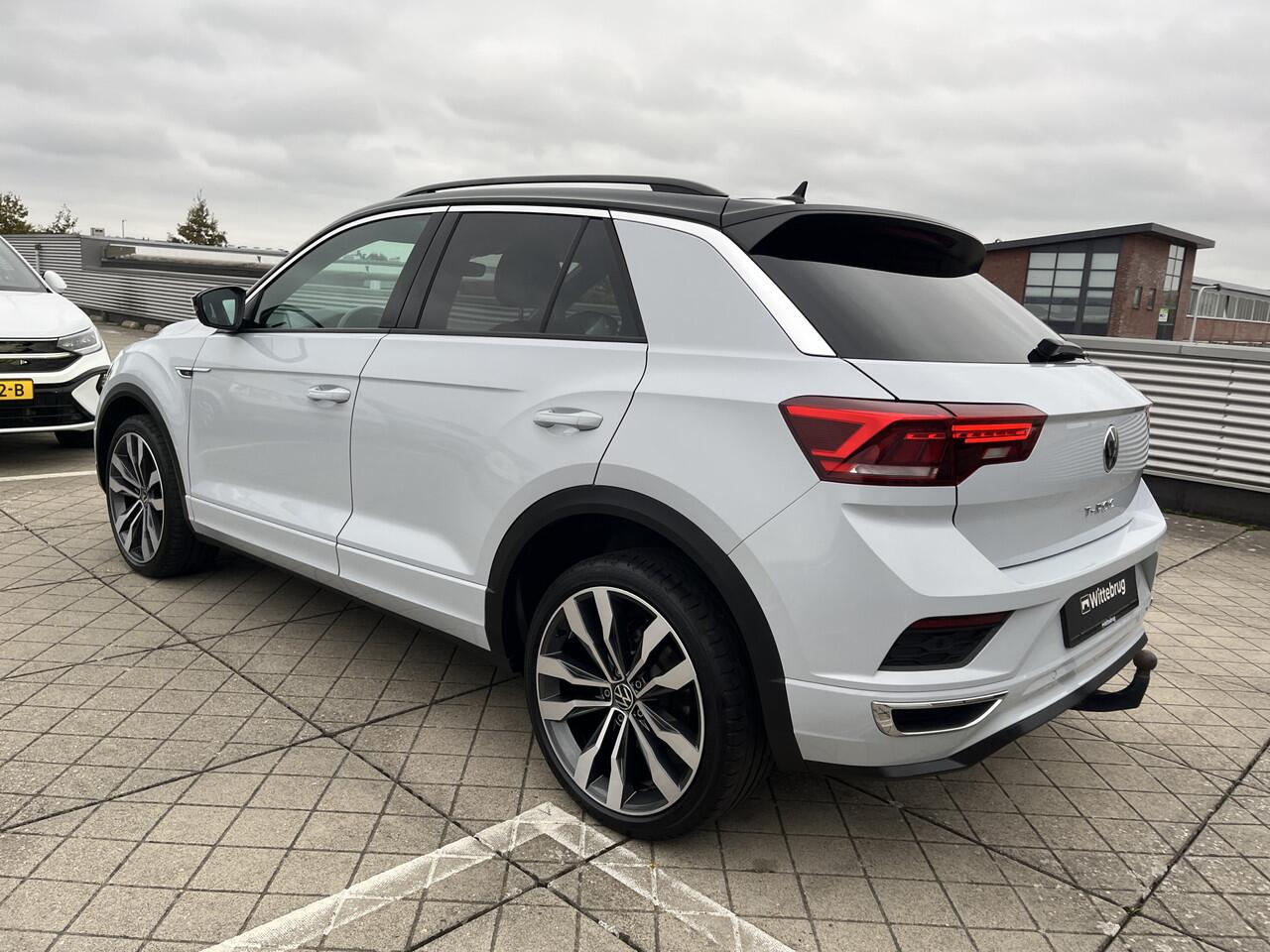 Volkswagen T-Roc 1.5 TSI 150pk DSG R-Line / Trekhaak Afneembaar / R-Line in-en exterieur 19" LMV / Virtual Cockpit / Zwart Dak / App connect / Navi