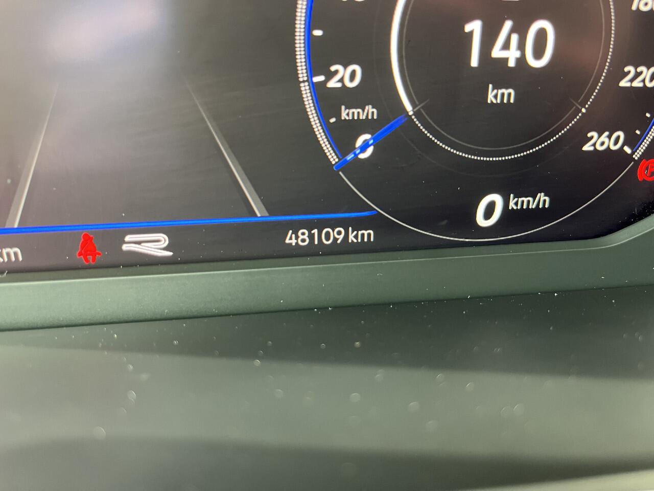 Volkswagen T-Roc 1.5 TSI R-Line / AUTOMAAT/ 2x R-LINE/ PARK. SENSOREN/ IQ. LIGHT/ DODE HOEK/ STOELVERWARM./ DIGITAL DASHBOARD/ APP-CONNECT/ ADAPT. CRUISE/ CLIMA/ DAB/ 18" LMV