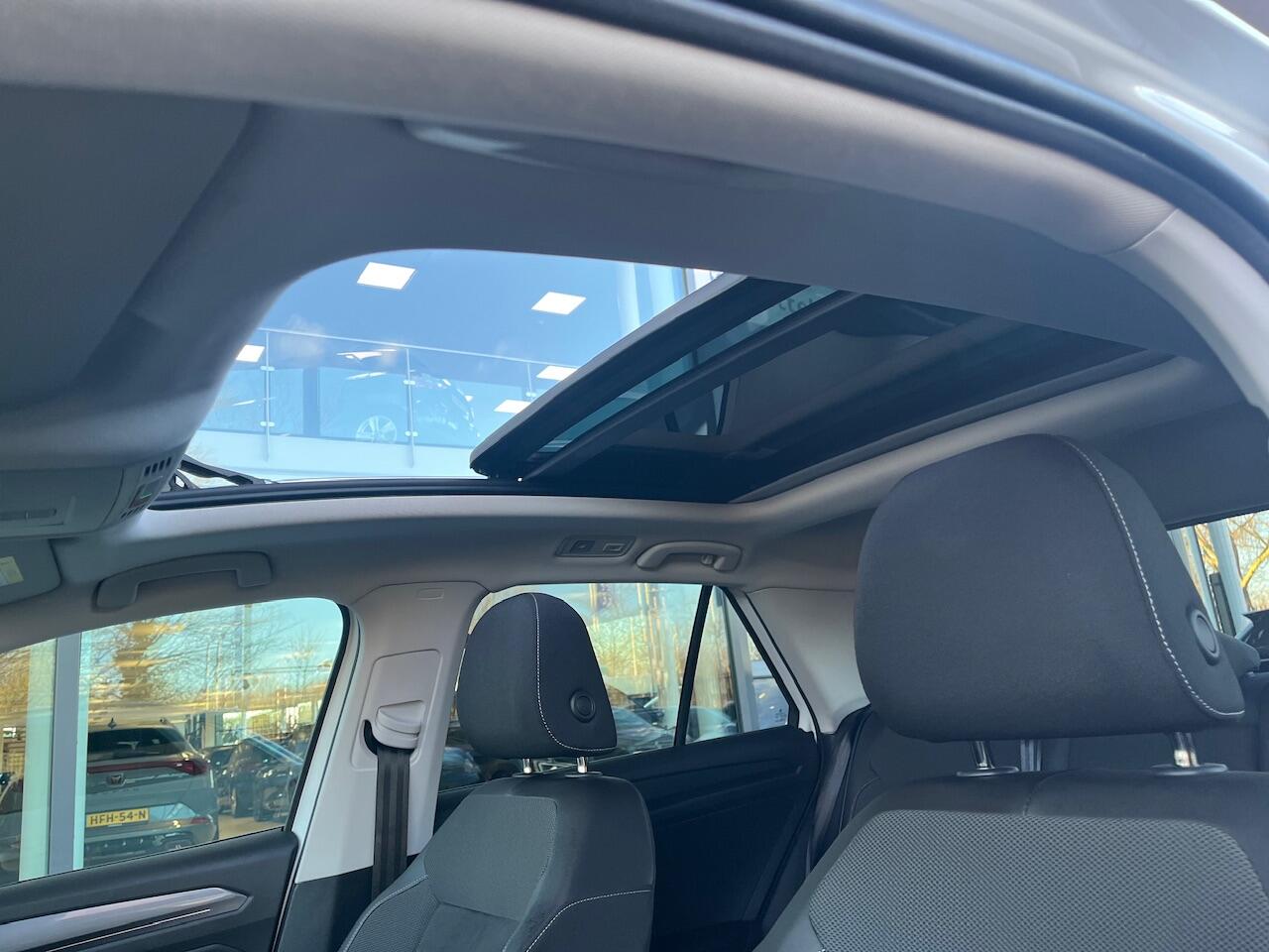 Volkswagen T-Roc 1.5 TSI 150PK DSG Style / Panorama dak / IQ Led / Virtual cockpit pro / App-connect / Stoelverwarming voorzijde / 17'' LMV