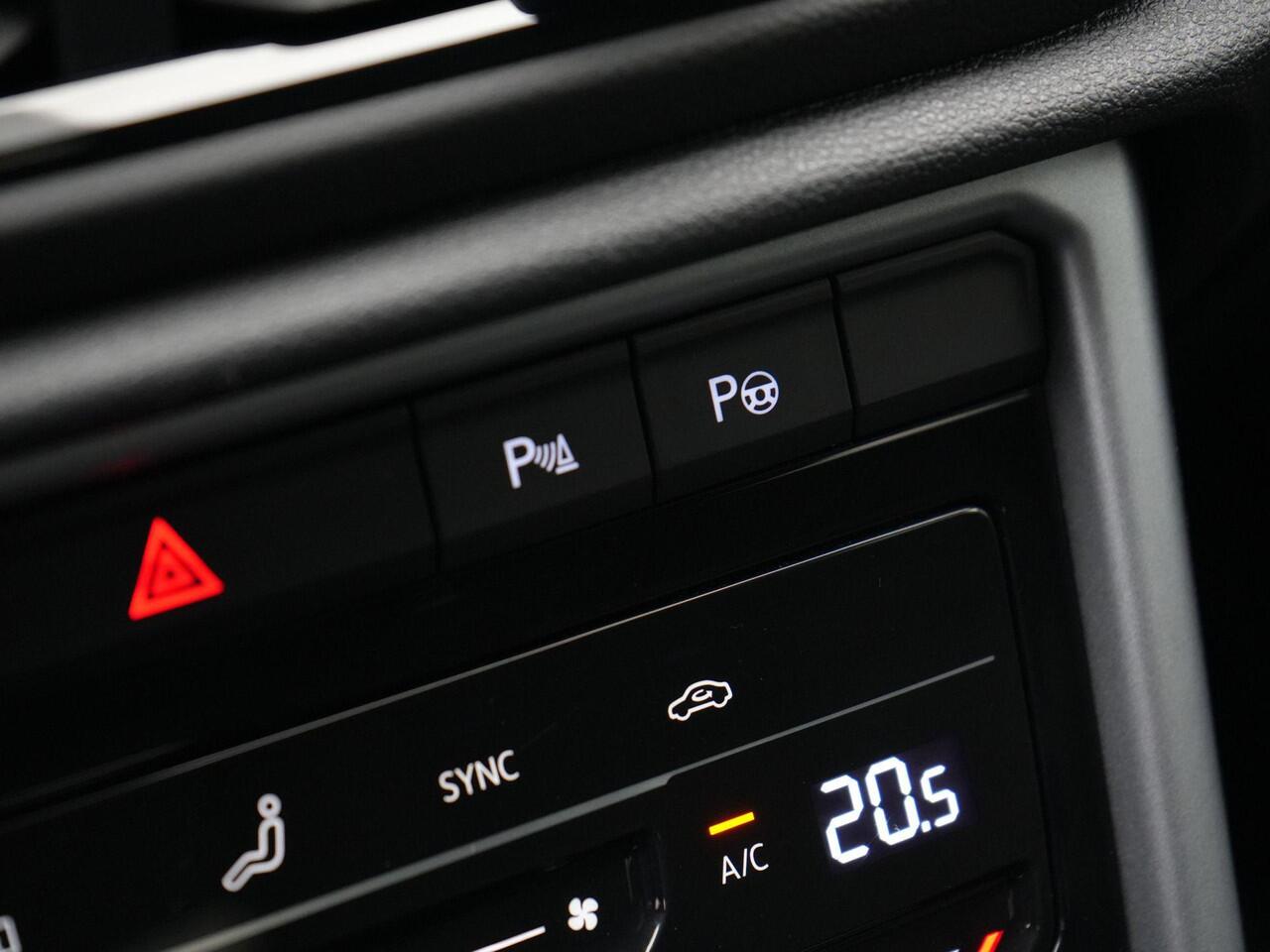 Volkswagen T-Roc 1.0 TSI 110 pk Life Business | LED | Achteruitrijcamera | Park Assist | Climatronic 2-zone | Adaptive Cruise Control | 18 inch