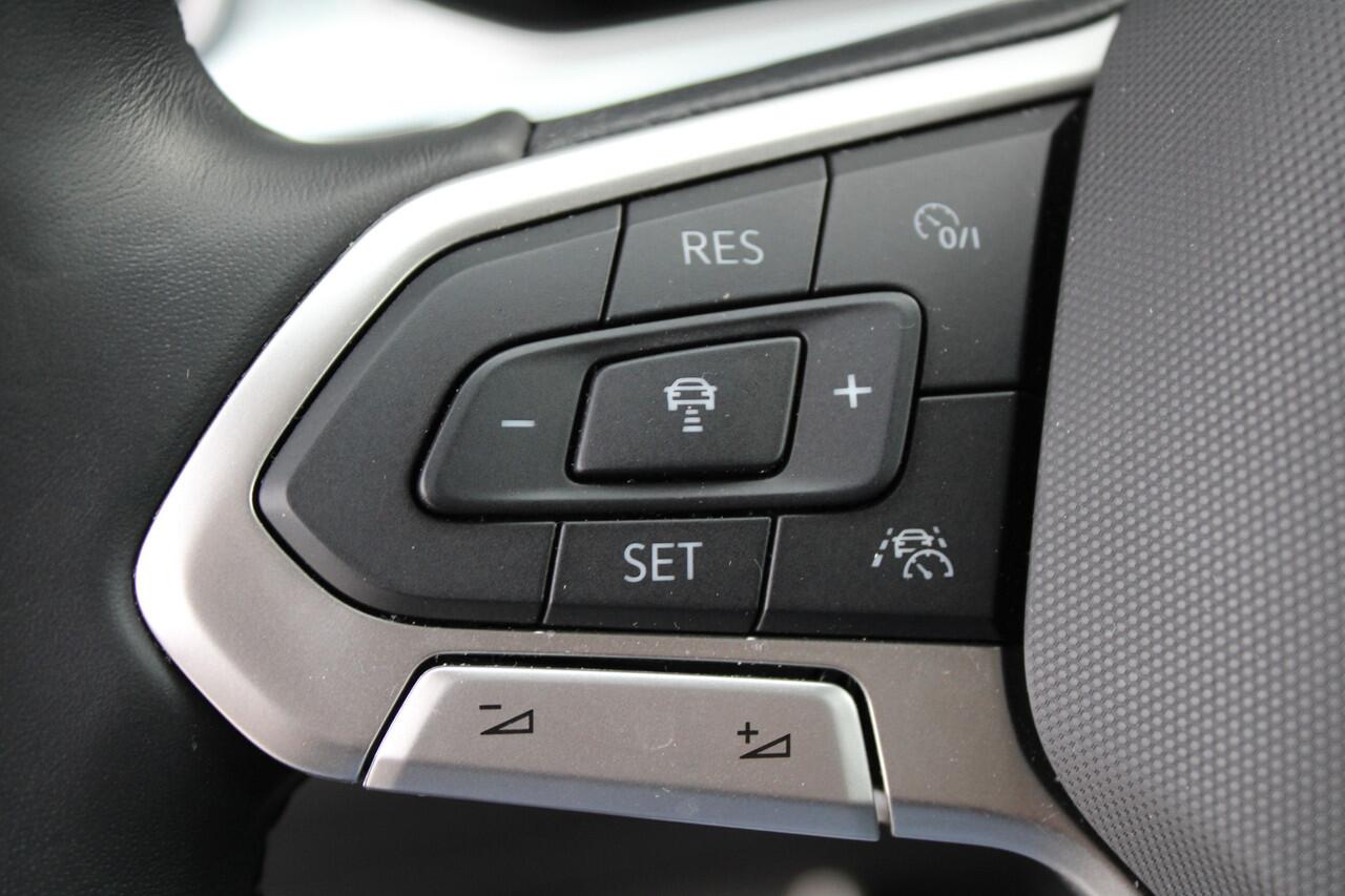 Volkswagen T-Roc 1.5 TSI Life Edition 150pk - ACC - LED - Navi - Stoelverwarming - Blind Spot - Virtual cockpit - Rijklaar