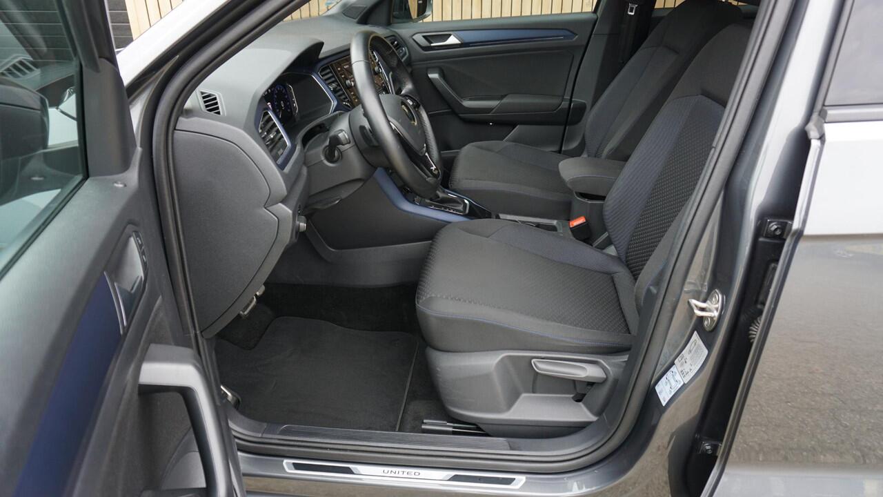 Volkswagen T-Roc 1.5 TSI 150pk DSG United Virtual Cockpit Trekhaak LED 18inch LM Adaptive Cruise *Zeer Nette T-Roc* 53698km!