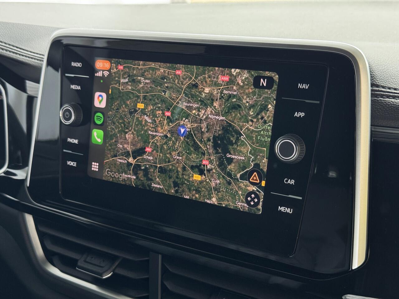 Volkswagen T-Roc ? NIEUWE AUTO ? 1.5 TSI DSG 2025 R-LINE 150PK AFN.TREKHAAK IQ LIGHT ALCANTARA ELEK.KLEP CARPLAY STOEL/STUUR VERW. 19"LMV VIR.COCKPIT 2025 RLINE R LINE ?Top Auto's Wijchen , 30 Jaar Specialist in Volkswagen : Alle Type's : R-Line Edition / Style / First E