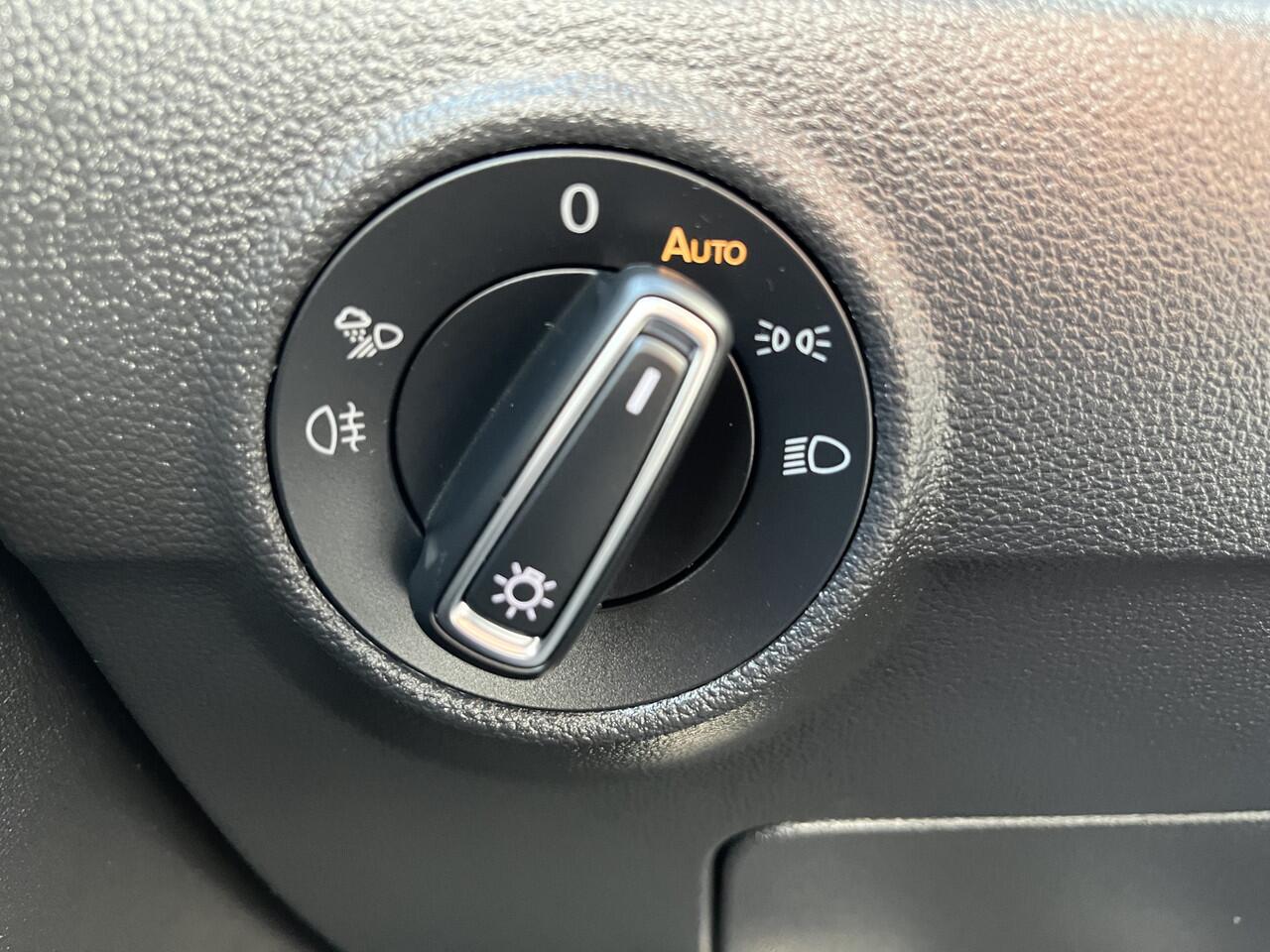 Volkswagen T-Roc 1.5 TSI R-Line / AUTOMAAT/ 2X R-LINE/ MATRIX/ 18" LMV/ DIGITAL DASH/ APP-CONNECT/ PARK. SENSOREN/ CLIMA/ STOEL VERWARM./ DAB/ RIJ-MODI