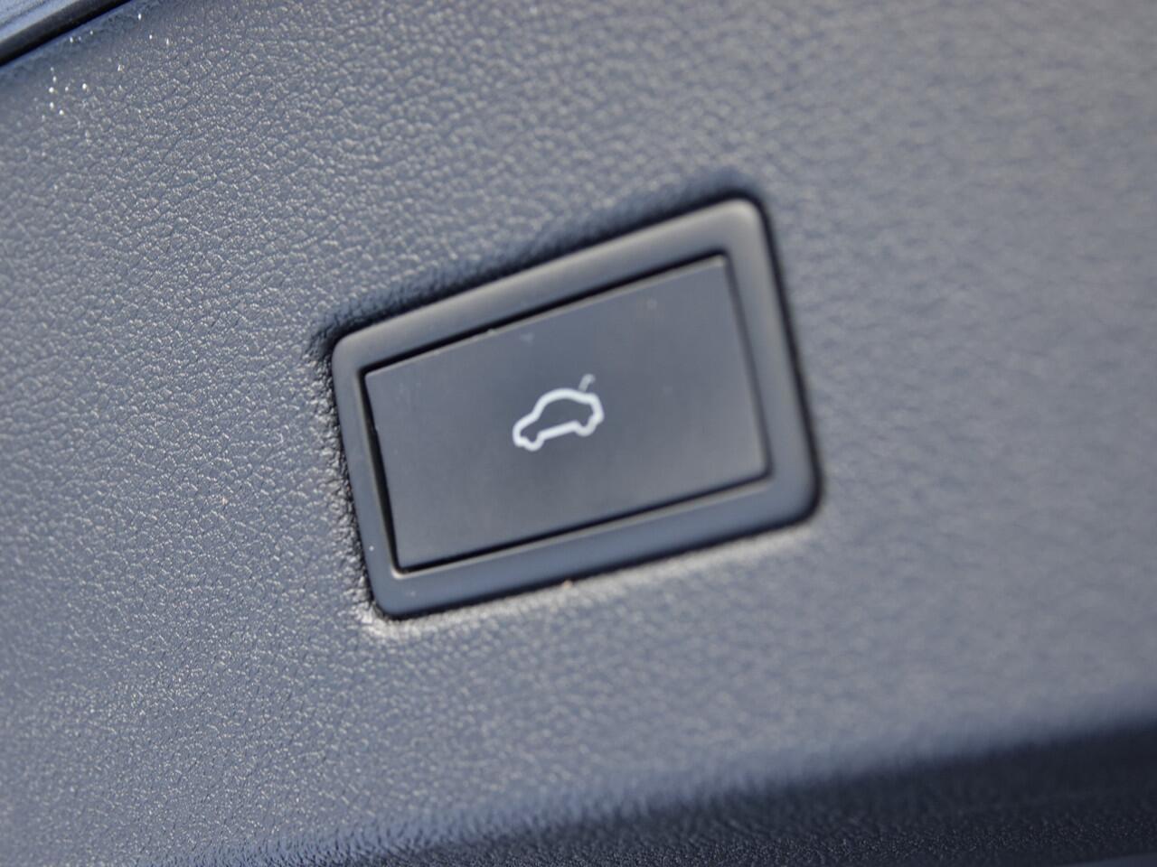 Volkswagen T-Roc 1.5 TSI 150PK Sport R-LINE AUTOM. PANO | TREKH. | ADAPT. CRUISE | ECC | LMV